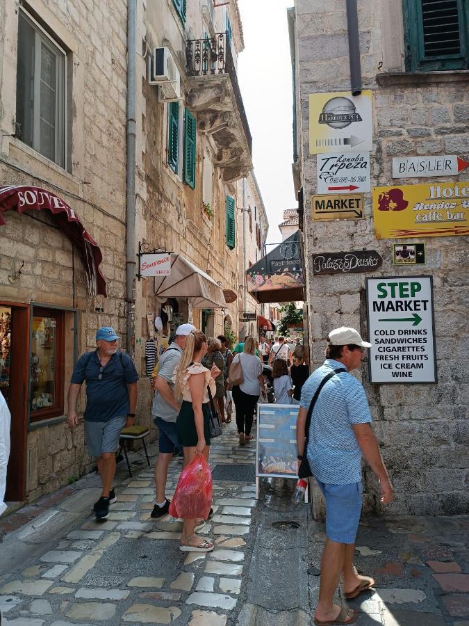 Nova Dvokrevetna Soba Sa Dva Odvojena Kreveta I Zajednickim Kupatilom Hotel Kotor Ngoại thất bức ảnh