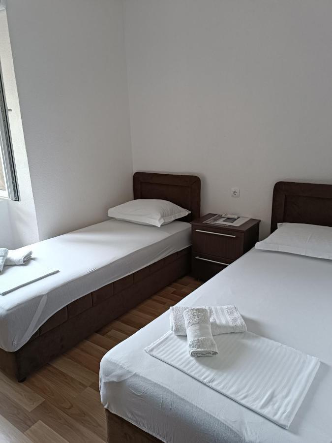 Nova Dvokrevetna Soba Sa Dva Odvojena Kreveta I Zajednickim Kupatilom Hotel Kotor Ngoại thất bức ảnh